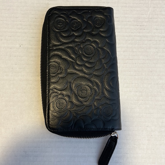 CHANEL Authentic Camellia Round Zipper Long Wallet Black Embossed series 10 VTG - Picture 2 of 16